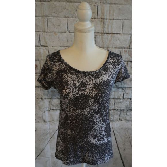 Reeebok Shirt Top Women's Size Medium Gray White short sleeve - Picture 1 of 4